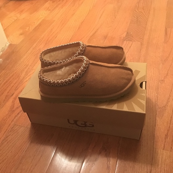 UGG Shoes - SOLD OUT SIZE 6 UGG SLIPPERS